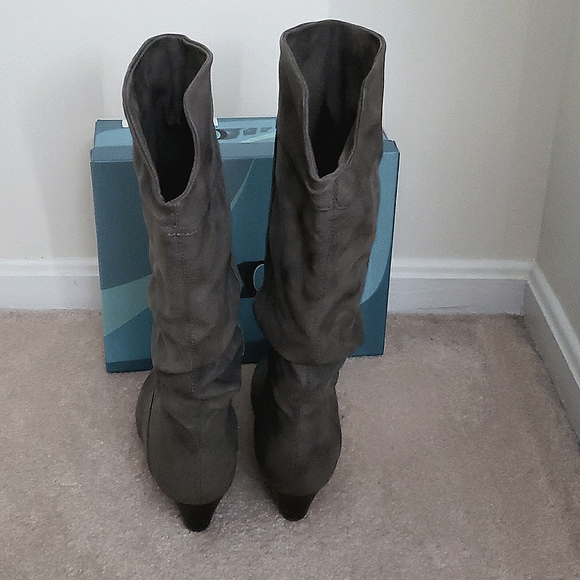 NEW w/box White Mountain Tall Suede Boots - Picture 4 of 6